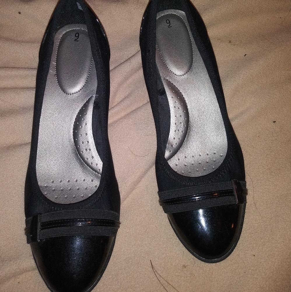 Black wedge heels